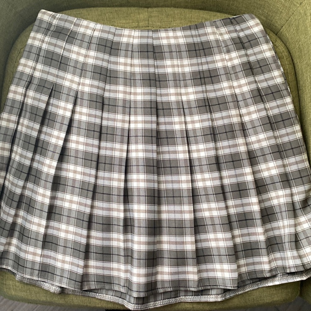 Shein Gray Plaid Pleated Schoolgirl Skirt- Size M